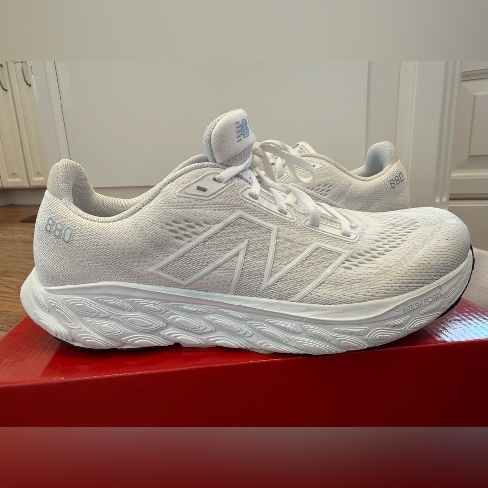 New Balance 880 athletic shoes- size 11. Very light wear. See tag - Picture 5 of 8